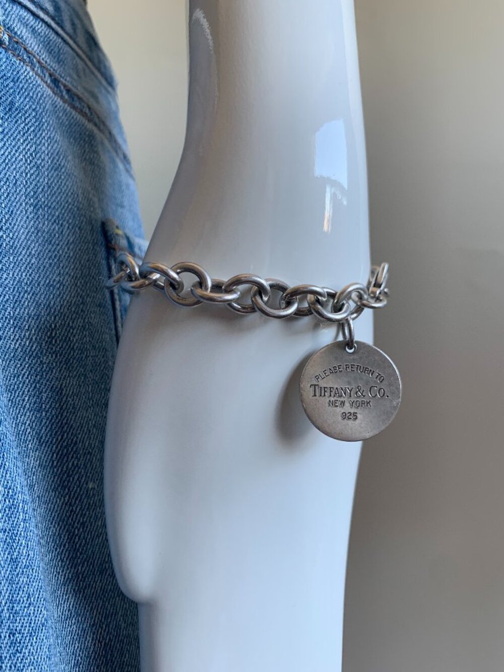 Tiffany & Co Vintage Please Return to New York 925 bracelet with circle pendant